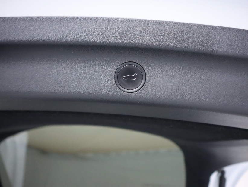 Tesla Model Y, 2022