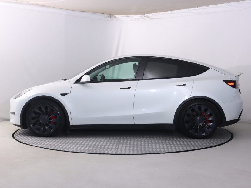 Tesla Model Y, 2022