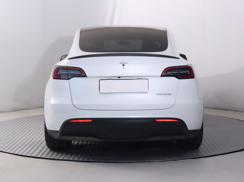 Tesla Model Y, 2022