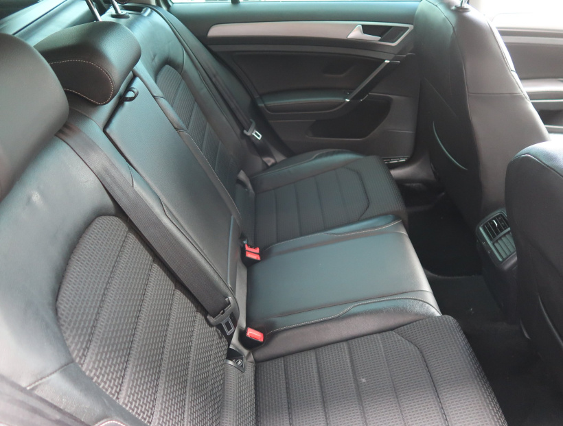 Volkswagen Golf, 2016