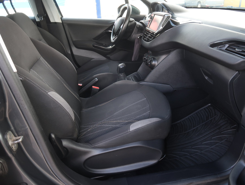 Peugeot 208, 2013