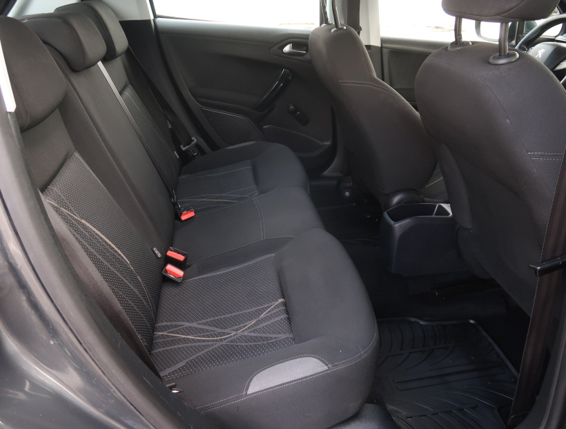 Peugeot 208, 2013