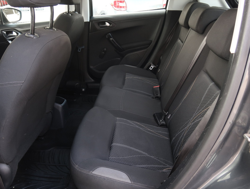 Peugeot 208, 2013