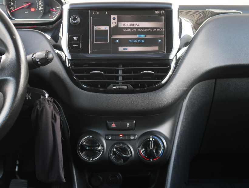 Peugeot 208, 2013