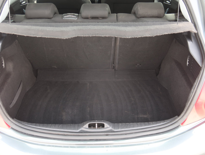 Peugeot 208, 2013