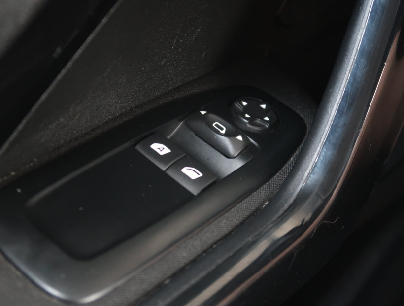 Peugeot 208, 2013