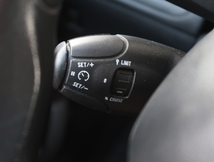 Peugeot 208, 2013