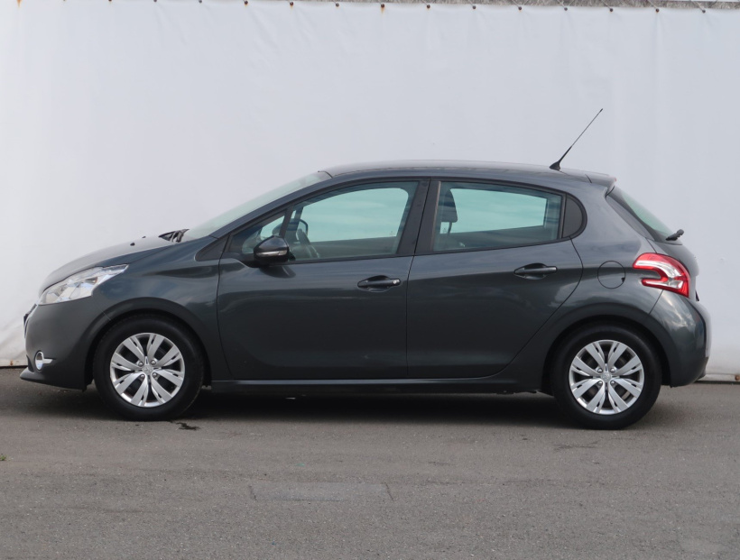 Peugeot 208, 2013
