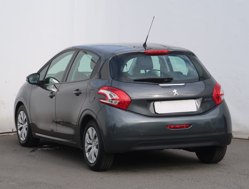 Peugeot 208, 2013