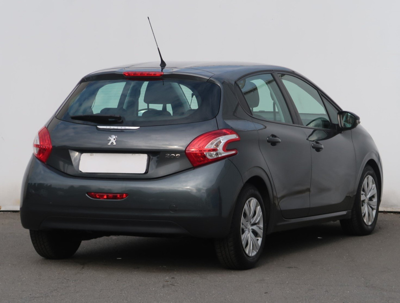Peugeot 208, 2013