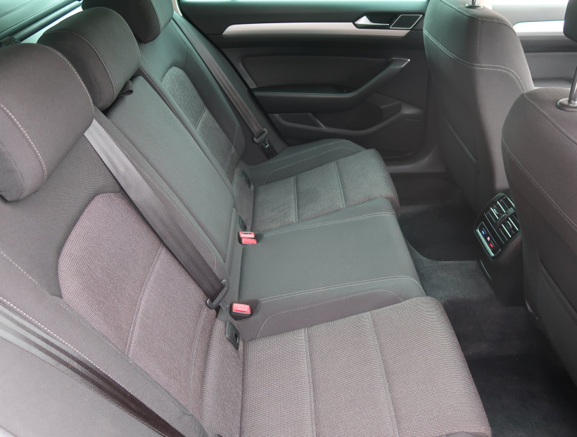 Volkswagen Passat, 2016
