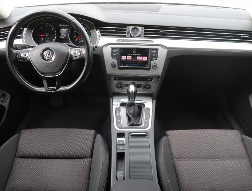 Volkswagen Passat, 2016