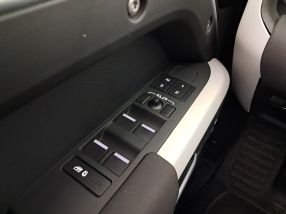 Land Rover Defender - 2023
