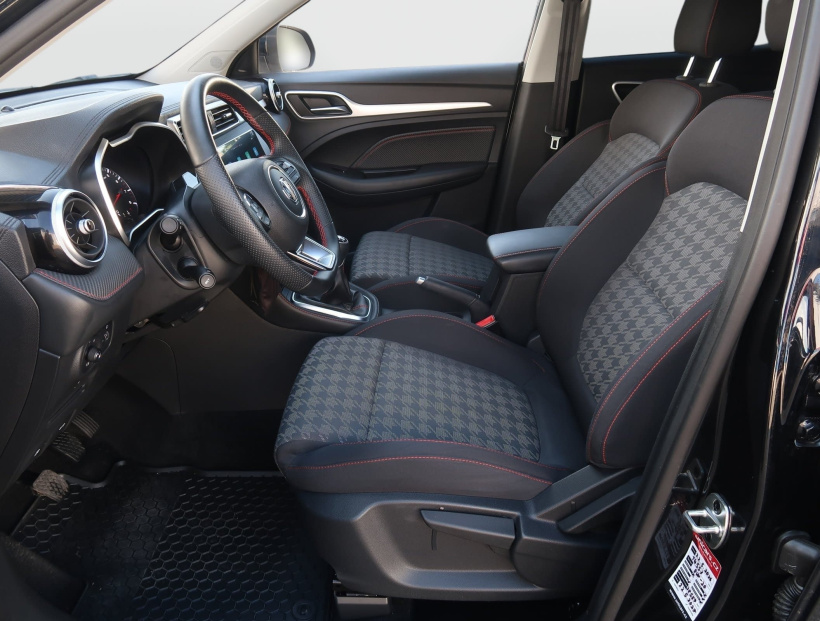 MG ZS SUV, 2025