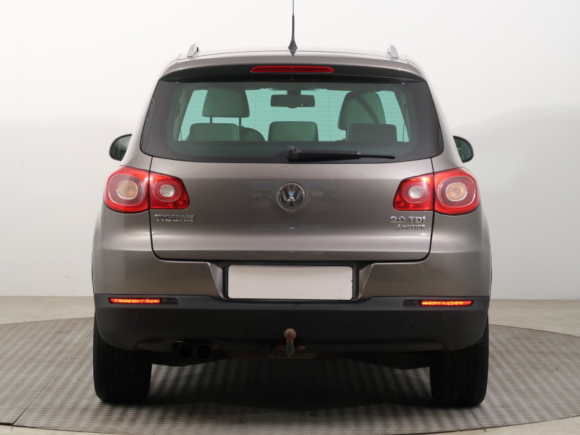 Volkswagen Tiguan, 2011