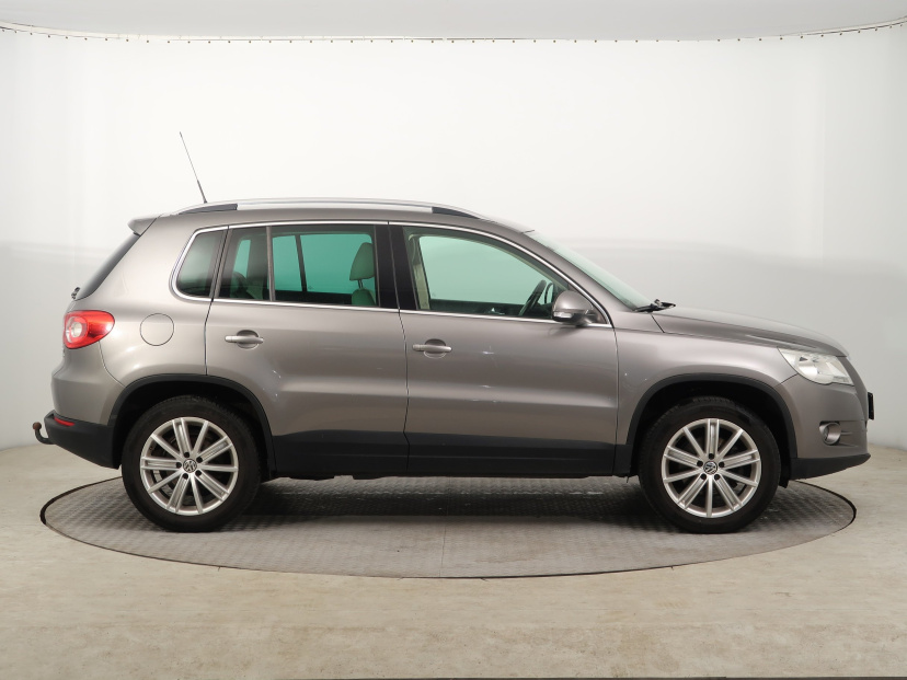 Volkswagen Tiguan, 2011