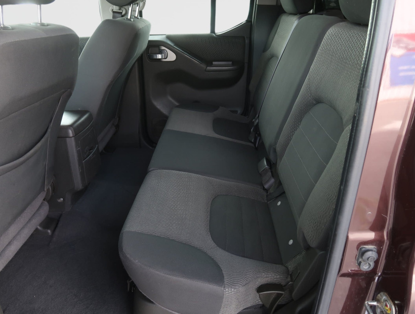 Nissan Navara, 2011