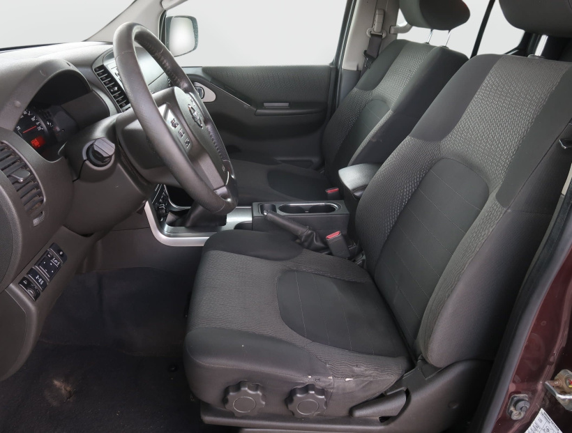 Nissan Navara, 2011