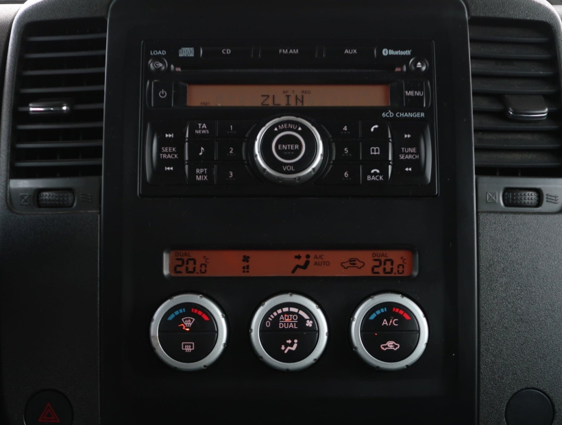 Nissan Navara, 2011
