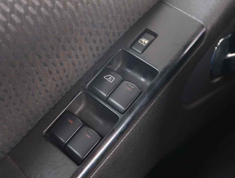 Nissan Navara, 2011