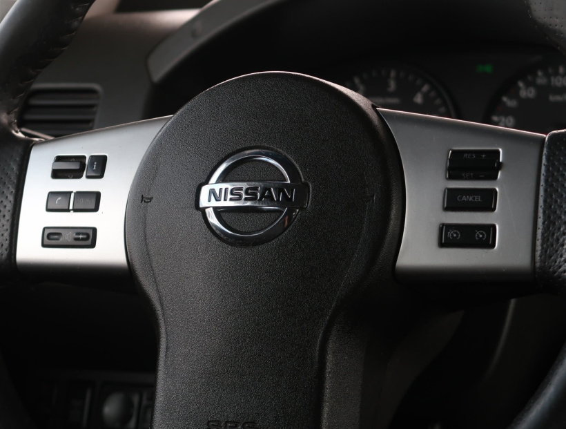 Nissan Navara, 2011