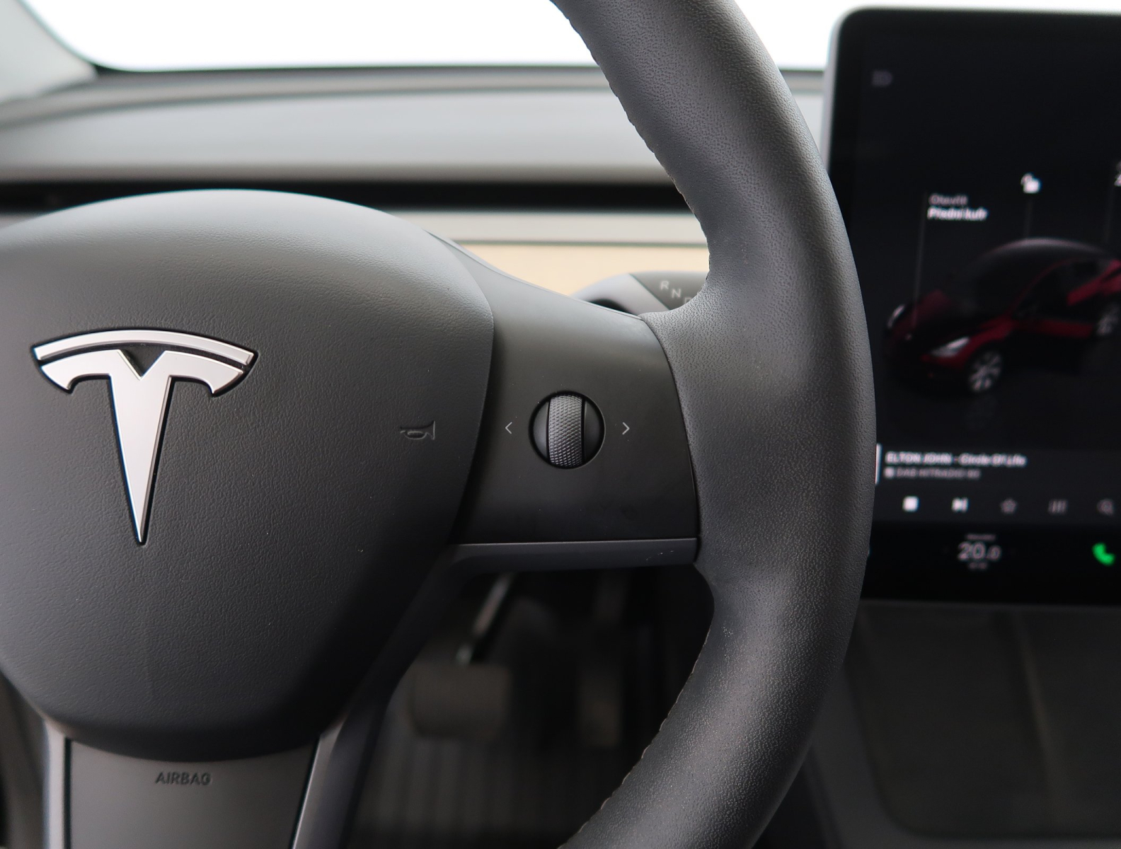 Tesla Model Y - 2023