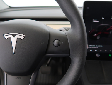 Tesla Model Y - 2023