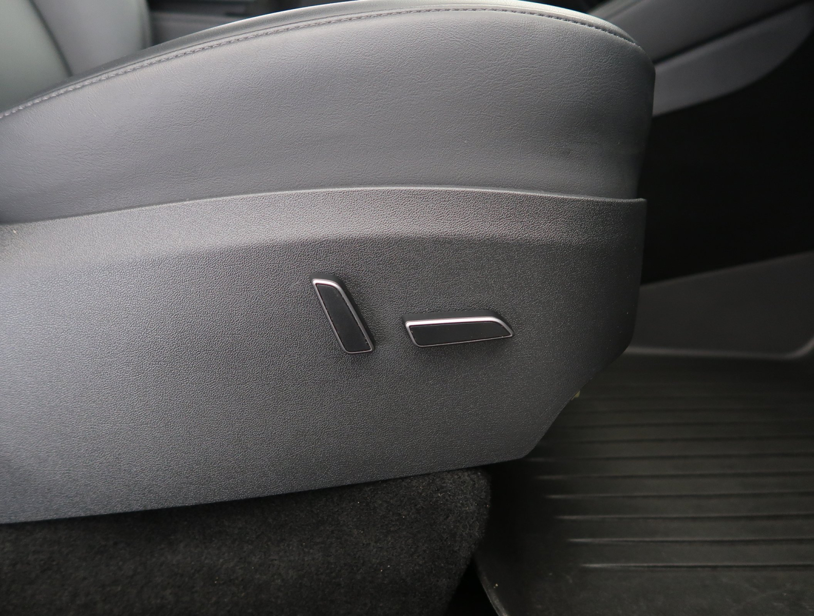 Tesla Model Y - 2023