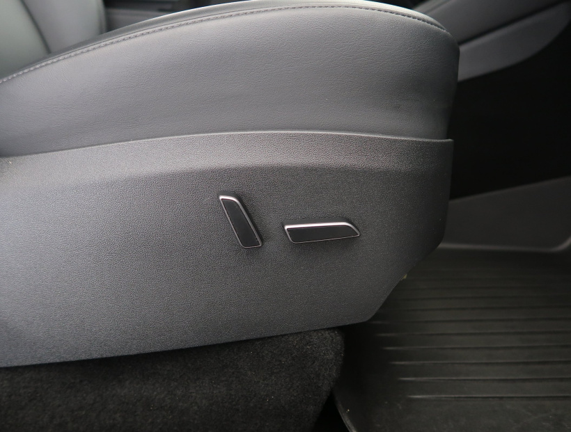 Tesla Model Y, 2023