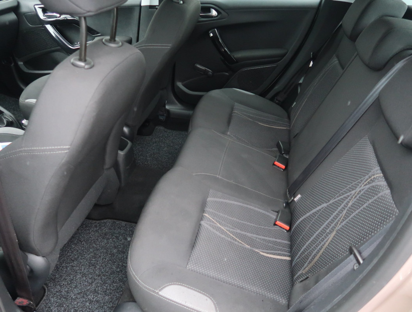 Peugeot 208, 2014