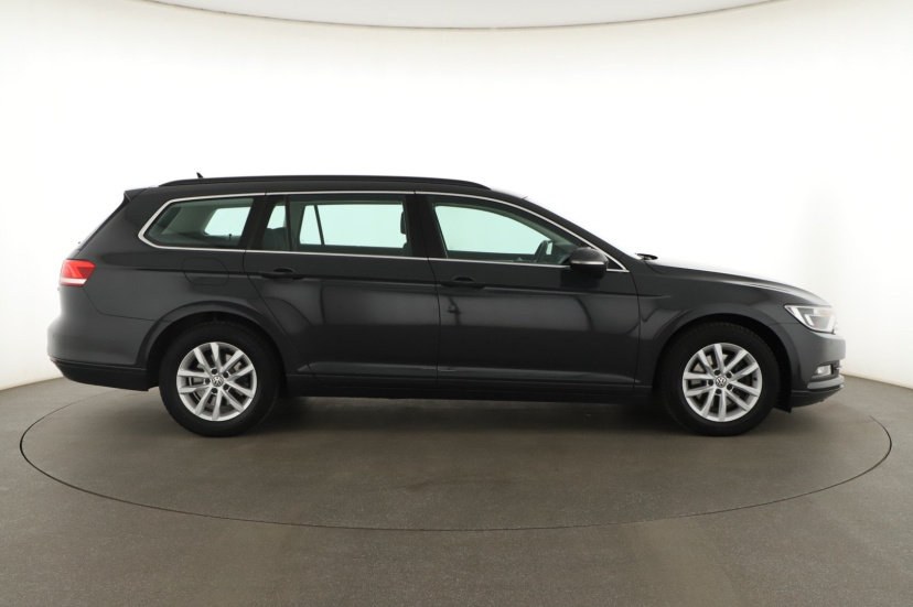 Volkswagen Passat, 2015