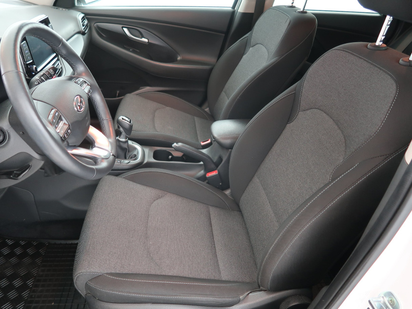 Hyundai i30, 2022