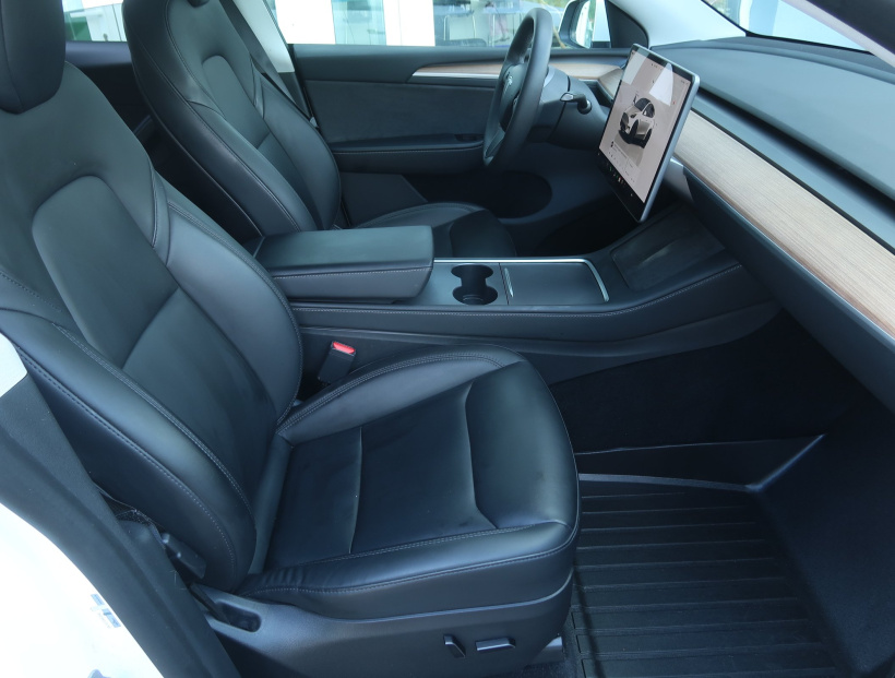 Tesla Model Y, 2023