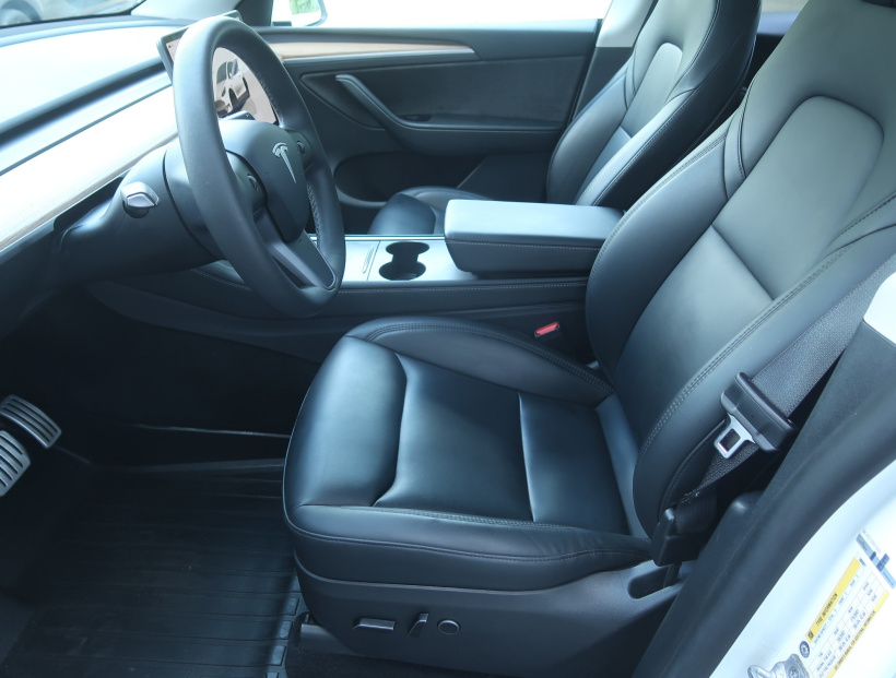 Tesla Model Y, 2023