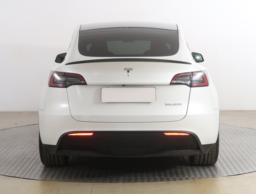 Tesla Model Y, 2023