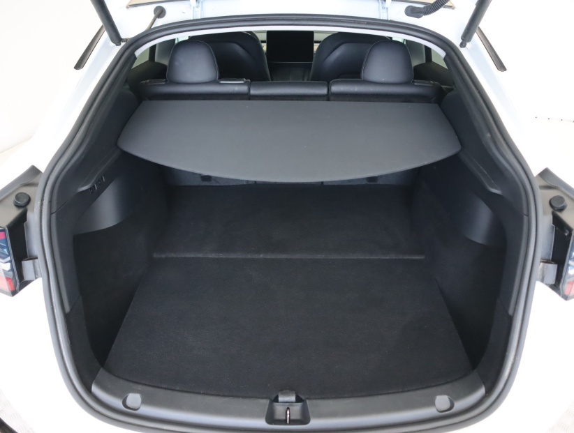 Tesla Model Y, 2022