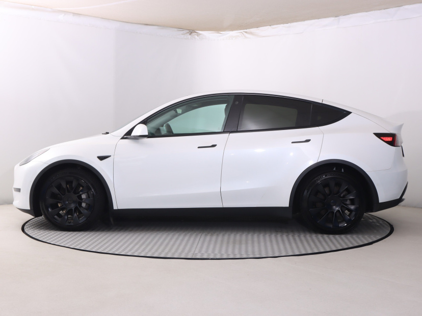Tesla Model Y, 2022