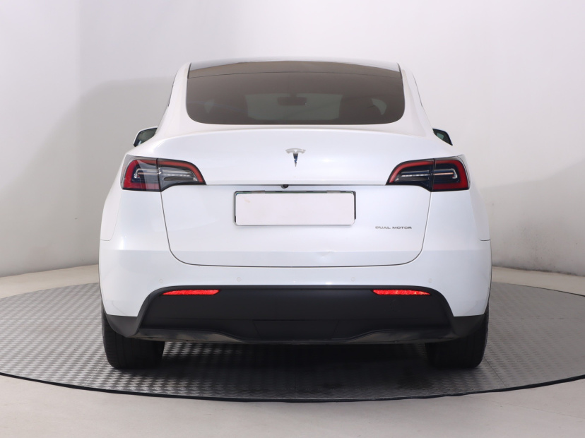 Tesla Model Y, 2022