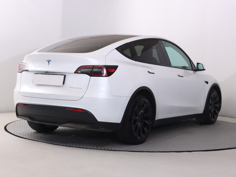 Tesla Model Y, 2022