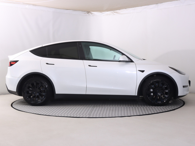 Tesla Model Y, 2022