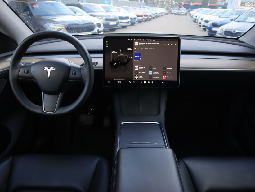 Tesla Model Y, 2022