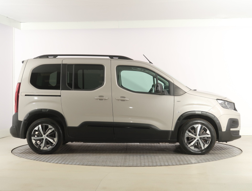 Peugeot e-Rifter, 2021