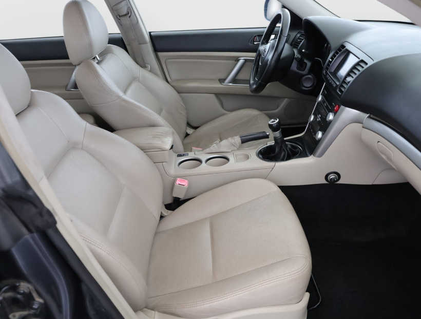 Subaru Legacy, 2010