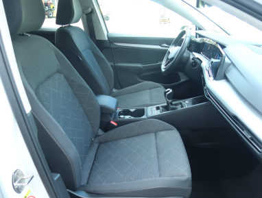 Volkswagen Golf - 2023