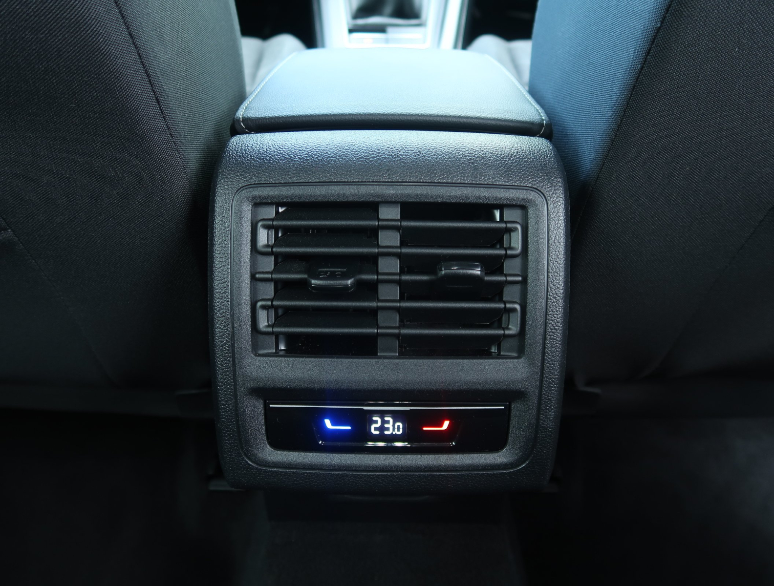 Volkswagen Golf - 2023