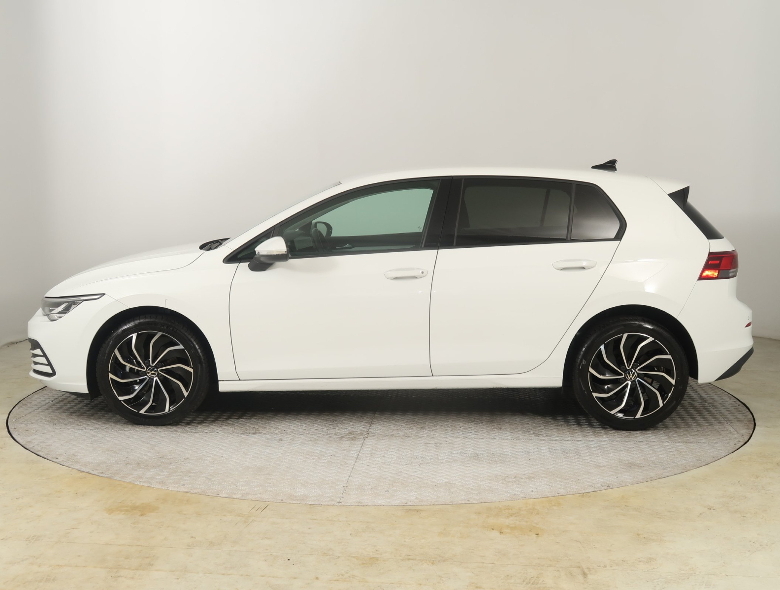 Volkswagen Golf - 2023
