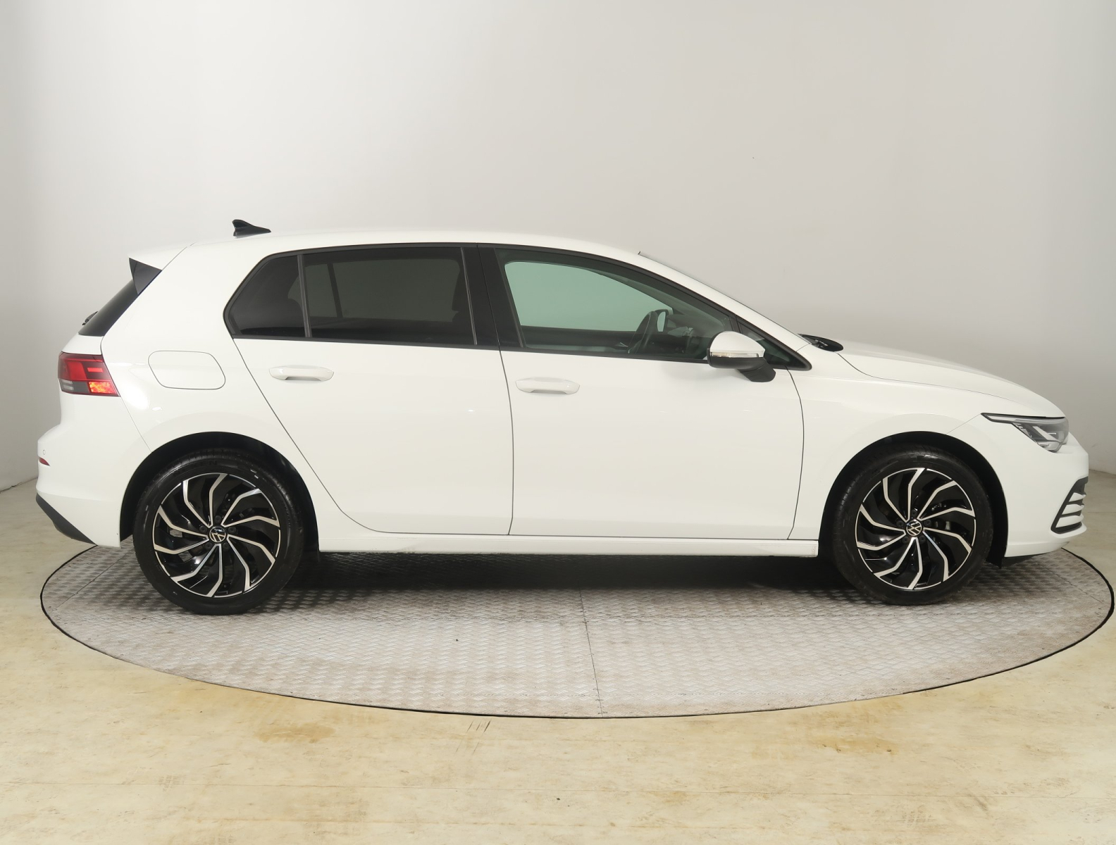 Volkswagen Golf - 2023