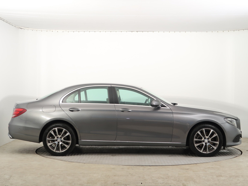 Mercedes-Benz E, 2016