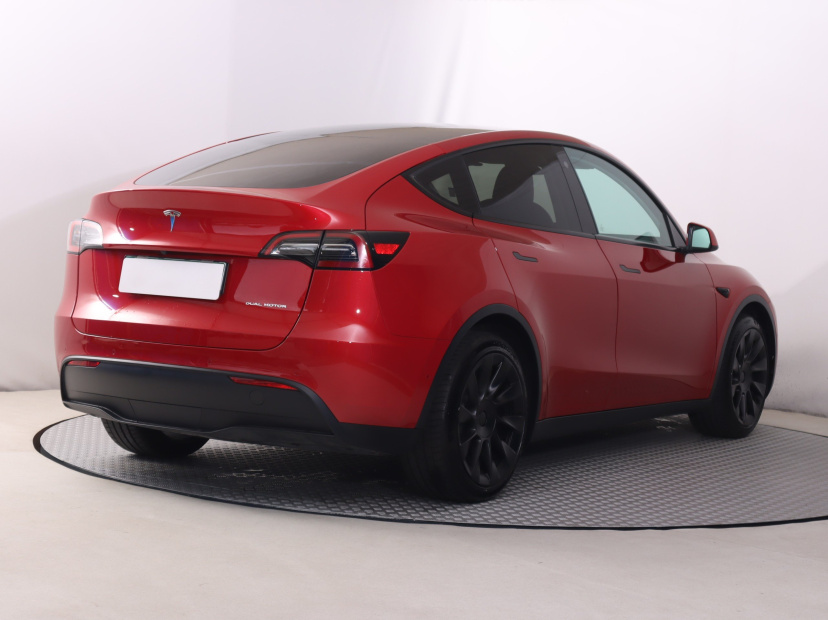 Tesla Model Y, 2022