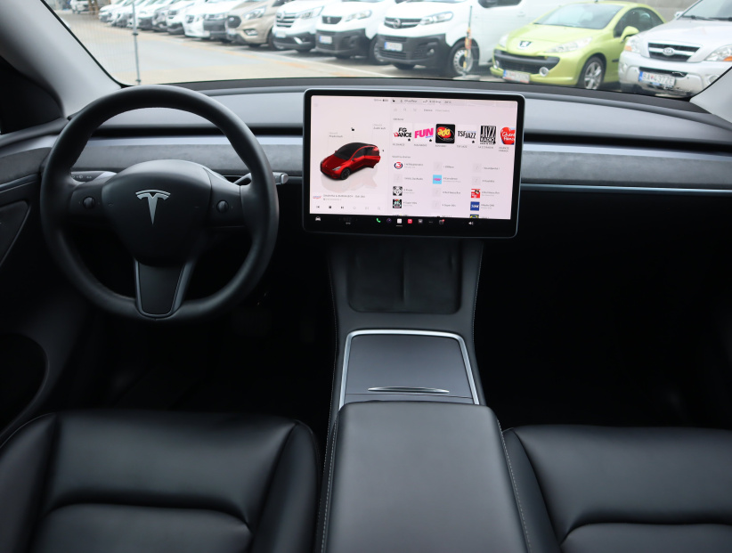 Tesla Model Y, 2022